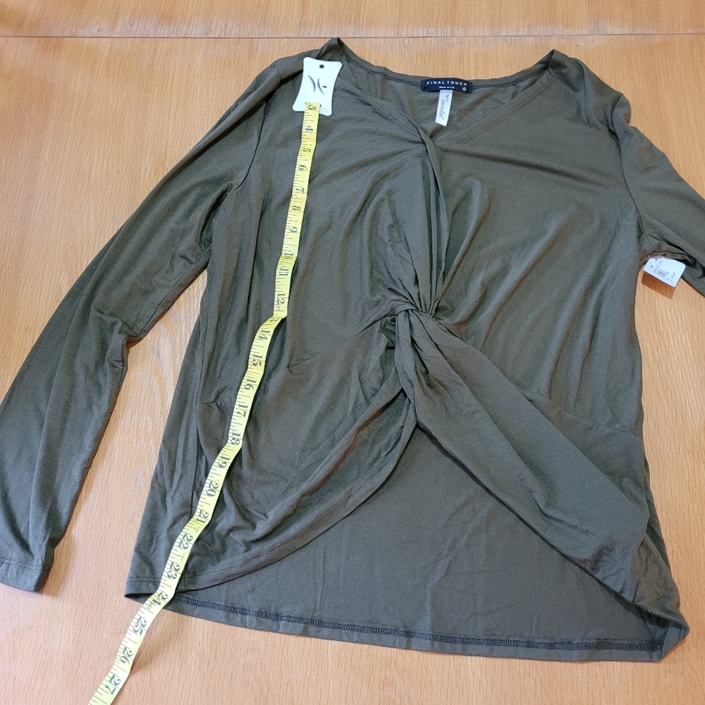 NWT Final Touch twist front long sleeve top